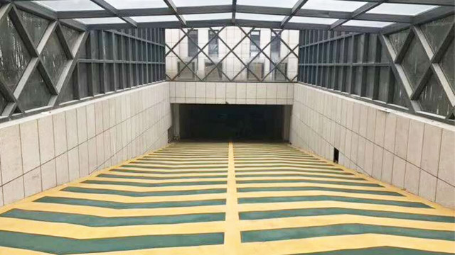 使用彩色防滑路面粘合劑應注意哪些？